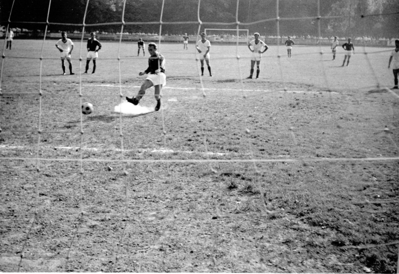 FC Tiengen - VfB Waldshut 3:1 - 11-Meter für VfB
10.09.1967: Per Elfmeter sorgte Karl-Heinz Maulbetsch für den zwischenzeitlichen 1:1 Ausgleich.
