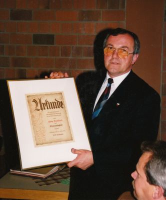 Heinz Knobloch
Nach insgesamt acht Jahren im Amt des 1. Vorstandes scheidet Heinz Knobloch im Jahr 1992 aus und wird zum Ehrenmitglied ernannt.
