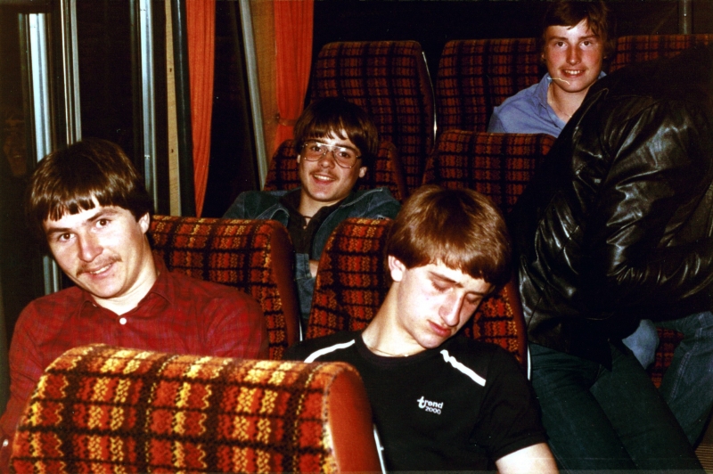 Im Bus auf der langen Fahrt
Martin Stoll, Ludwig Weinkötz, Roland Buchholz, Thomas Jehle.
