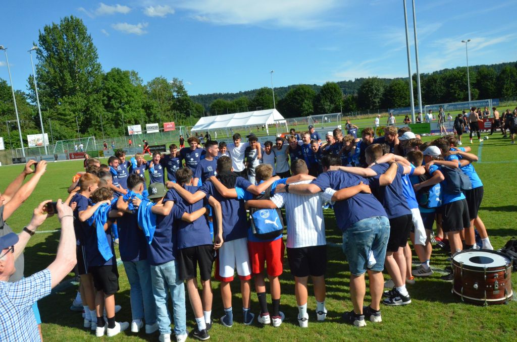 B und C, ein Kreis, ein Verein