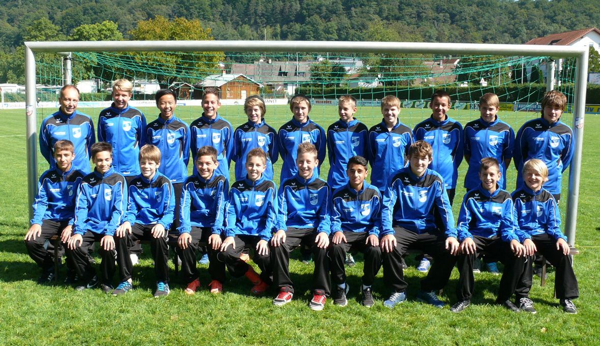 2012-09-cju-mannschaftsbild-trainingsanzug