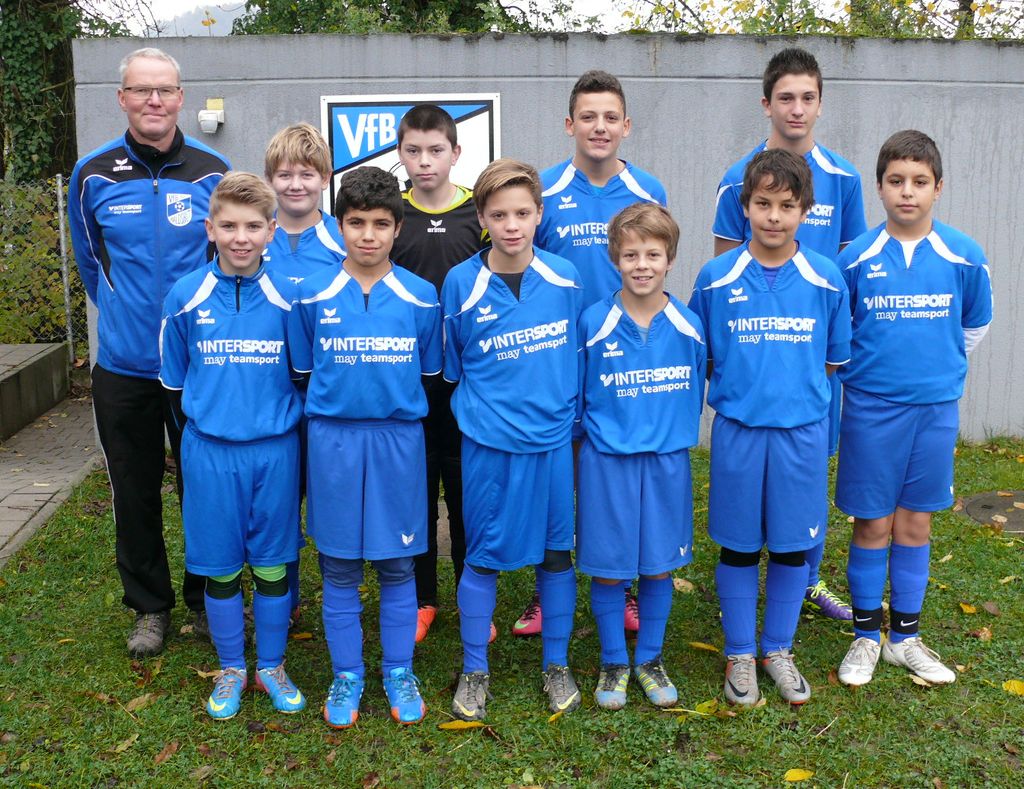 Hintere Reihe von links: Trainer Werner Tröndle, Jannik Schmidt, Elias Schneider, Giuseppe Procopio, Emanuel Damiano. Vordere Reihe: Sandro Siragusa, Raif Büyüköztürk, Paul Kaufmann, Noah Nolte, Matthias Nolte, Sidar Gündogclu. Es fehlen: Taulant Pelaj, Jonas Sprick, Nico Busch, Daniel Haliewicz. 20131123-d2-mannschaftsbild