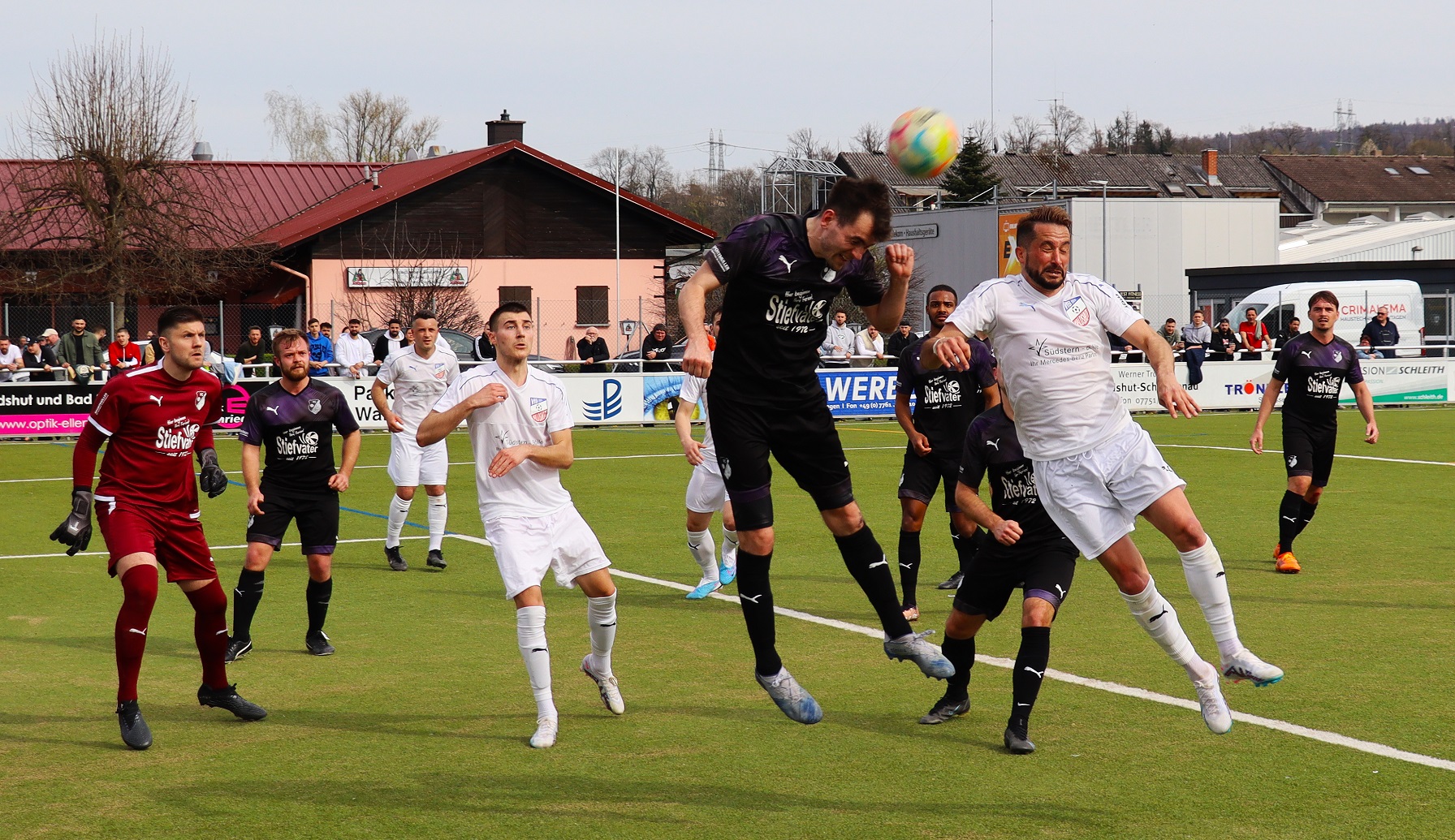 Erdal Kizilay im Kopfballduell