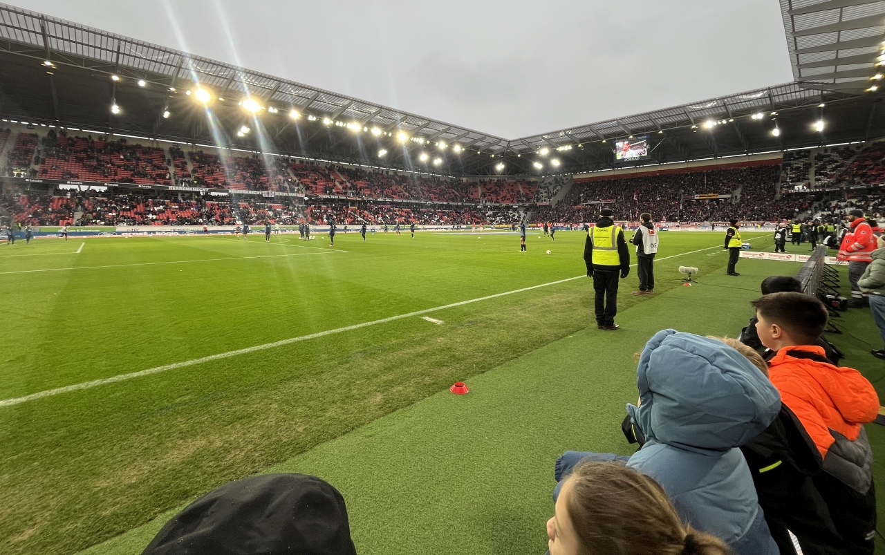 VfB-Einlaufkinder beim SC Freiburg