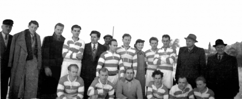 Auswärtsspiel in Kenzingen
Auswärtsspiel der Rückrunde in Kenzingen. Der VfB siegte mit 5:0. Die Spieler im Sportdress, hintere Reihe von links: Lothar Rimmele, August Minges, Richard Pongratz, Lutz Moderow, Herbert Lüthe. Vordere Reihe: Egon Steinegger, Konrad Lorenz, Heinz Langer, Heinz Schmid, Werner Zetzsche, Berthold 'Bubi' Rössler.
