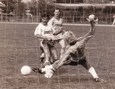 Didi Knab als dreifacher Torschütze!
Als Knipser im Einsatz. Dietmar Knab beim SV Maulburg im Herbst 1989.
