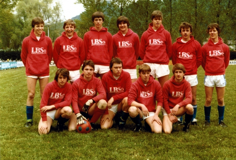 Trainingspullover mit Werbeaufdruck der LBS-Bausparkasse
Da waren wir mächtig stolz drauf.
