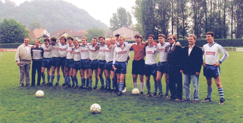 1. Mannschaft - VfB Waldshut - Saison 1991/92
Von links:  1. Vorstand Heinz Knobloch, Betreuer Hardy Buschle, Joachim Stoll, Volker Bindert, Uwe Bartram, Uwe Glöckner, Roland Buchholz, Stefan Brauner, Klaus Betz, Allen Softic, Harry Runge, Joe Keller, Tilo Blume (verdeckt), Axel Knobloch, Ingo Siefermann, Jacek Przeliorz, Patrick Schilling, Trainer Günter Knobloch, Abteilungsleiter Aktiv Michael Hamburger, Manfred Rüd.
