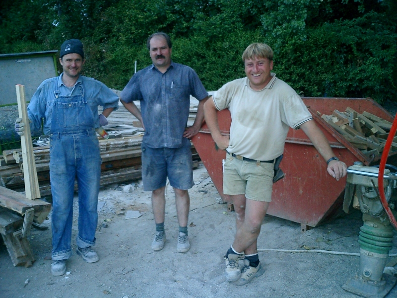 Tommy Buschle, Martin Stoll und Klaus Fricker
Der Abbruch des alten Vereinsheims war eine staubige Sache.
