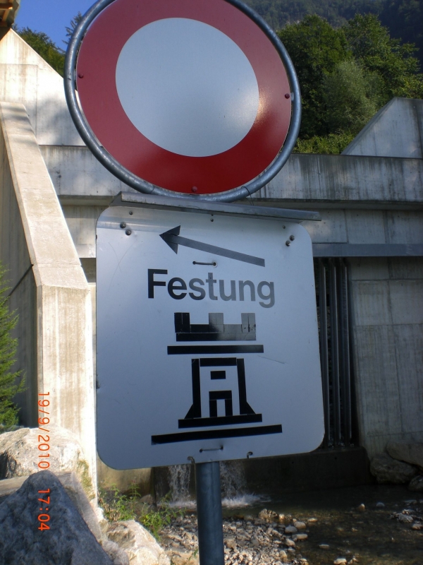 Hier gings zur Festungsbesichtigung im Vitznauer Felsen.
