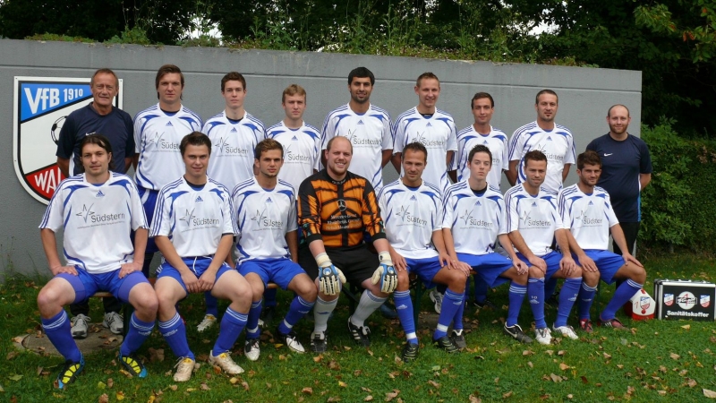 VfB Waldshut - 1. Mannschaft - Saison 2010/11
Stehend von links: Trainer Lothar Lawicki, Patrick Boy, Stefan Metzger, Jean Lukaczewski, Ismail Yeni, Christopher Donath, Daniel Fricker, Aplaslan Ortancioglu, Betreuer Florian Sowade. Sitzend: Thorsten Bittl, Johannes Renz, Miran Peci, Nico Keller, Xhlazim Peci, Mark Lawicki, Fidan Peci, Vesel Alidemaj.
