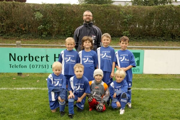 VfB Waldshut - F2-Junioren - 2011/12
Trainer: Benjamin Schock. Stehend von links: Maxim Kasav, Tiziano Pugliese, Luca Klostermann, Daniel Janke Knieend: Jonas Schock, Julian Scheibel, Sergej Schmidt, Simon Weber.
