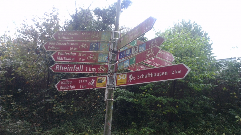 Wo geht´s lang? Wir wandern Richtung Bad Zurzach.
