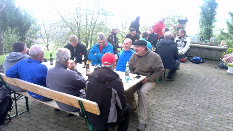 Gute Stimmung beim Frühschoppen
Es wurden auch Kohler-Weizen gereicht.

