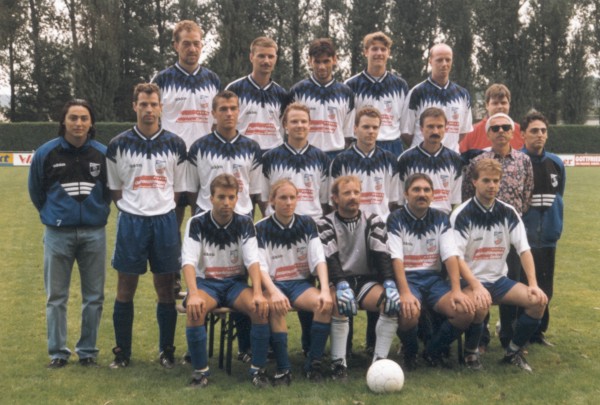 VfB Waldshut - 2. Mannschaft - 1997/98
Hintere Reihe von links: Ralf Bartram, Manfred Hass, Sejdiu Valdez, Frank Maier, Spielertrainer Jürgen Keller, Abteilungsleiter Aktiv Martin Ruppelt. Mittlere Reihe: Salvatore Vaccalluzzo, Norbert Bachmann, Marco Strobl, Christian Henze, Thomas Weniger, Joachim Stoll, Betreuer Herrmann Haliewicz, Betreuer Toni Vaccalluzzo. Vordere Reihe: Klaus Betz, Andreas Schneider, Gerd Müller, Michael Rotzinger, Michael Betz. Nicht auf dem Bild: Uwe Hermle, Marco Marquart. Kreisliga B Staffel 5,  Sonntag, den 7. September 1997, VfB Waldshut II - ESV Waldshut I, Aufgenommen von Alexander Papasoglu.

